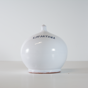 Espartzua- recipiente de cerámica para el estropajo